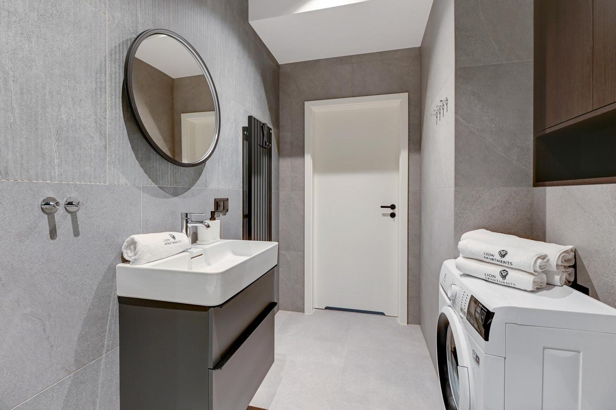 Scala 60D City Center Apartments With Parking By Lion Apartments Гданск Екстериор снимка